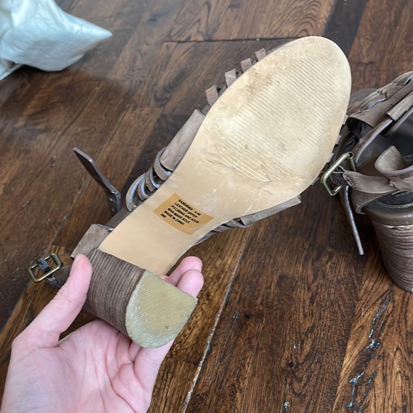 Steve Madden Sandrina Brown 4-5” Heels, Braided Leather Design - Picture 5 of 9